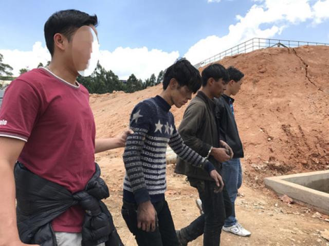 Pháp luật - Bắt hai thanh niên cắt trộm cáp ngầm