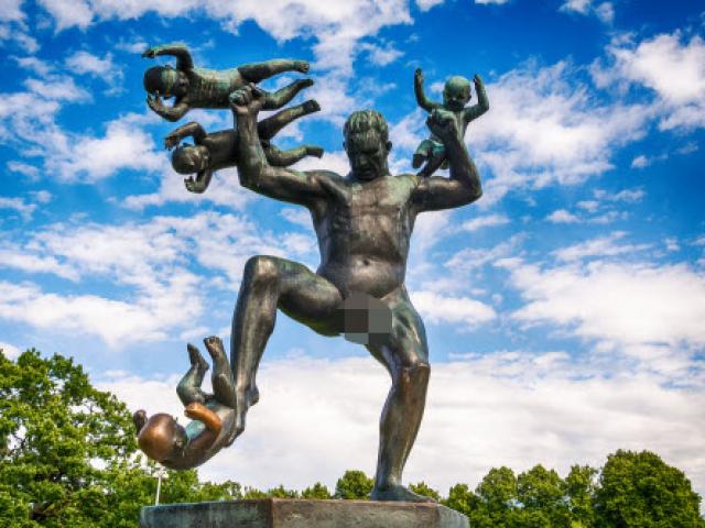 Du lịch - Ngượng "chín mặt" ở công viên tượng khỏa thân lớn nhất thế giới