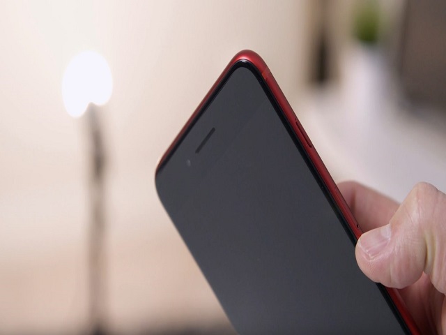 Thời trang Hi-tech - Giới trẻ vẫn ưa "cuồng" iPhone và Apple Watch