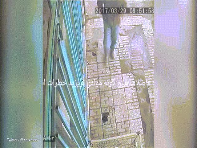 Phi thường - kỳ quặc - Vứt tàn thuốc xuống cống, không ngờ nổ khiến ngã sấp mặt