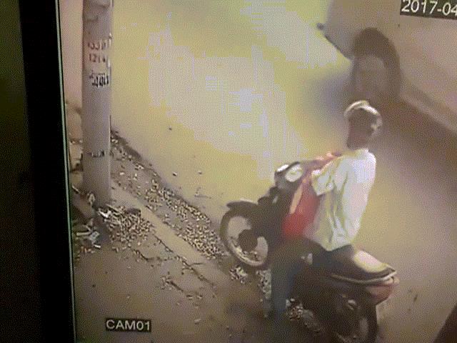 Pháp luật - Trộm bột giặt, thanh niên bị nữ chủ hàng "xông phi" giữa Sài Gòn