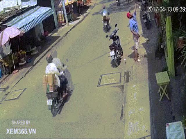 Pháp luật - Video: Kẻ trộm chim bị chủ nhà "tóm sống", đánh nhừ tử