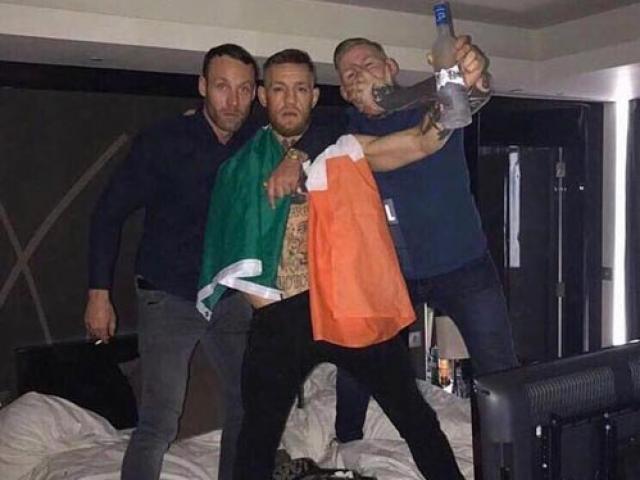 Thể thao - Soái ca McGregor: Vợ mang bầu, thác loạn không "em út"