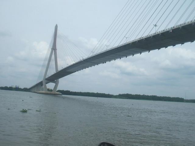 Tin tức trong ngày - Lãng xẹt chuyện cãi nhau với vợ rồi lên cầu Cần Thơ tự tử