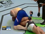 Thể thao - UFC: Võ sĩ tắt thở, trọng tài ngó lơ, &quot;Bụt&quot; xuất hiện