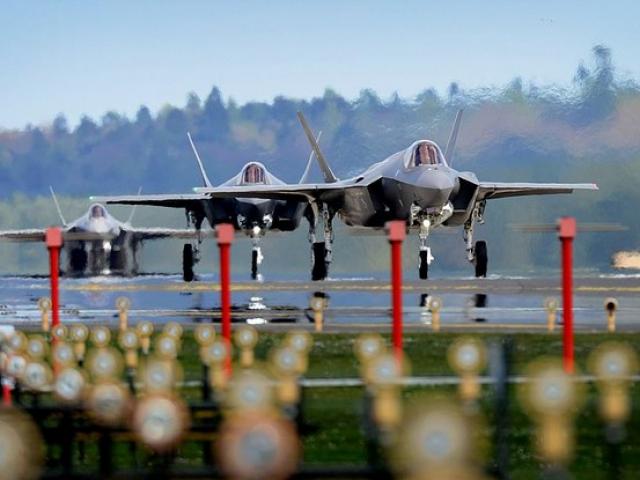 Thế giới - Chiến đấu cơ đắt đỏ nhất của Mỹ tới Anh "dằn mặt" Putin?