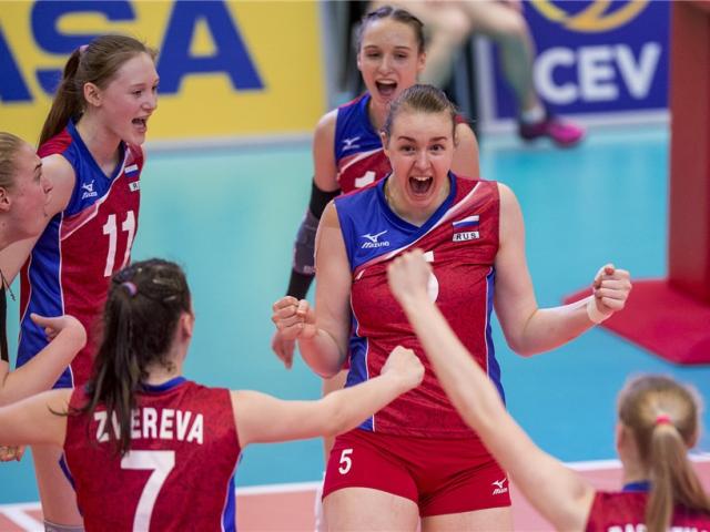 Thể thao - Bóng chuyền: 12 chân dài 18 tuổi đưa Nga lên đỉnh châu Âu