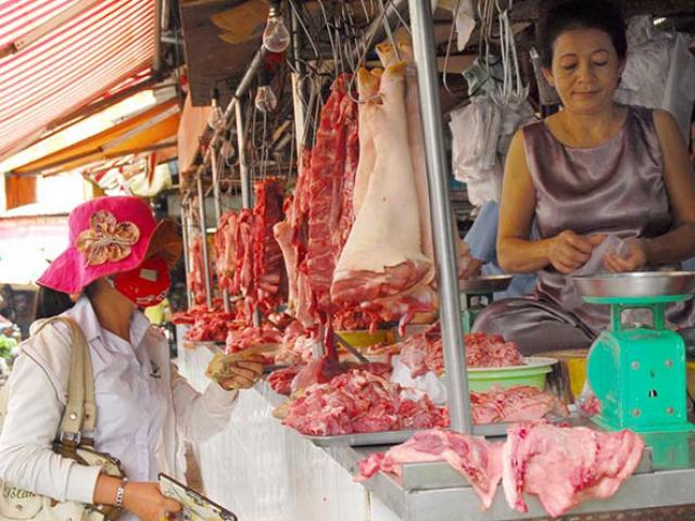 Thị trường - Tiêu dùng - Nông dân vừa bán heo vừa khóc