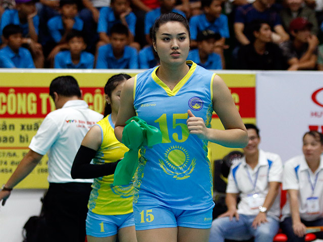 Thể thao - Bóng chuyền: Ngọc Hoa "oanh tạc", hot girl Trung Á ngậm ngùi