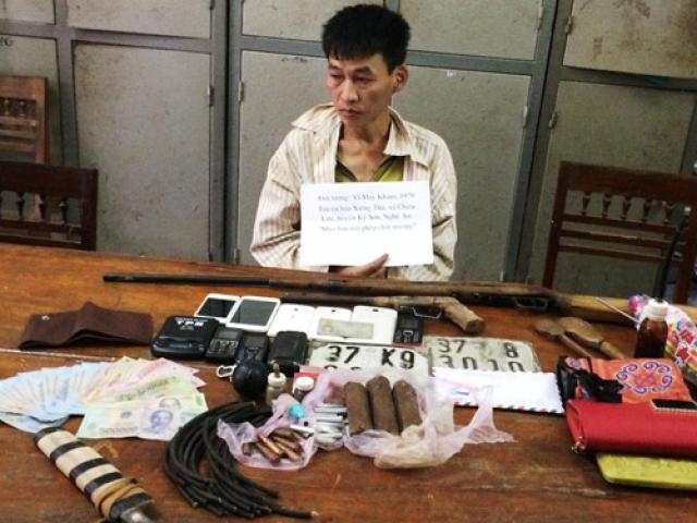 Pháp luật - Bị bao vây, kẻ buôn ma túy ném mìn vào công an