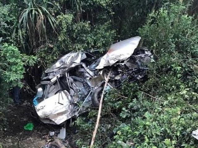 Tin tức trong ngày - Tàu đâm ô tô tại Bình Định: Thêm 2 người tử vong