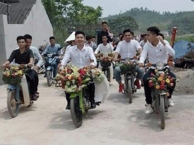 Bạn trẻ - Cuộc sống - Đám cưới bằng xe Cub tại Nghệ An gây xôn xao dân mạng