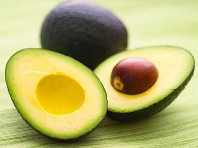 Ẩm thực - Mẹo chọn bơ sáp ngon, đừng ham quả quá to mà "phí tiền"