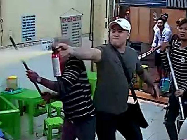 Pháp luật - Truy bắt nhóm giang hồ đập phá quán kem ở trung tâm Sài Gòn