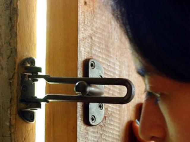 Tin tức trong ngày - Vụ nhốt 6 cán bộ phường ở Đồng Nai: Trả tự do 1 người