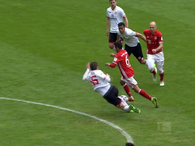 Bóng đá - Bàn thắng đẹp V30 Bundesliga: "Người dơi" nhảy múa