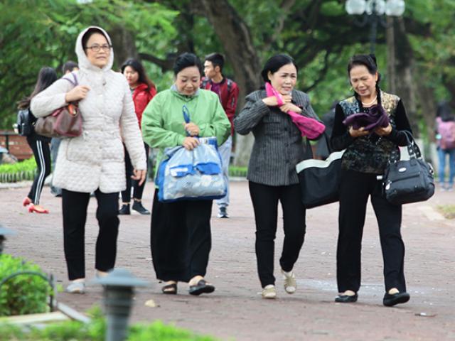 Tin tức trong ngày - Lập hạ, miền Bắc có nơi vẫn rét 17 độ C