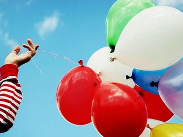 Sức khỏe đời sống - Nguy hiểm khi cho trẻ chơi bóng bay bơm khí hidro