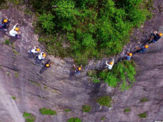 Du lịch - Trải nghiệm con đường "tử thần" ở Trung Quốc