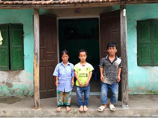 Gia cảnh khốn khó của gia đình toàn người lùn ở Hưng Yên