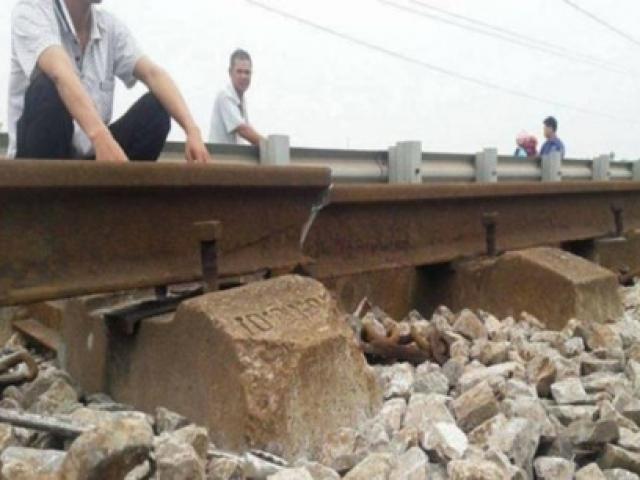 Tin tức trong ngày - Phát hiện đường ray gãy, hơn 1.100 hành khách thoát nạn