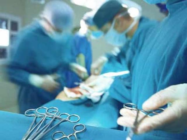 Sức khỏe đời sống - Hi hữu: Cụ bà 92 tuổi suýt chết vì bị u nang xoắn buồng trứng