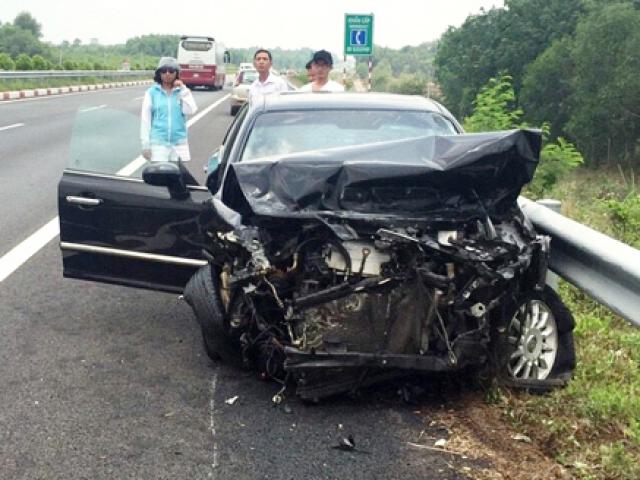 Tin tức trong ngày - Đi chơi lễ về, 3 xế hộp tông nhau trên cao tốc Long Thành - Dầu Giây