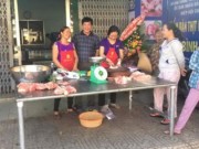 Thị trường - Tiêu dùng - Kéo nhau đi mua thịt heo giá rẻ, có loại 40.000 đồng/kg