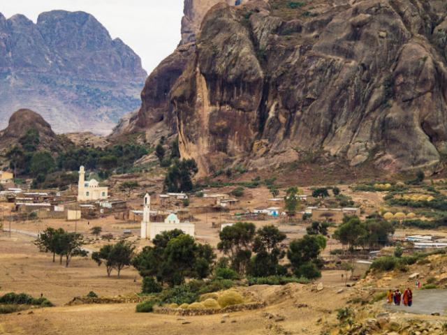 Du lịch - Cuộc sống lạ lùng ở quốc gia bí ẩn nhất châu Phi