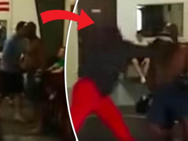 Thể thao - Cú sốc MMA: Thanh niên thách đấu, 1 đấm hạ gục võ sĩ