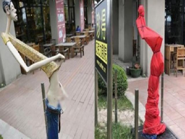 Phi thường - kỳ quặc - Tượng người đi tè nơi công cộng bị bọc kín vì quá "bậy"