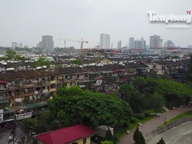 Tin tức trong ngày - Cận cảnh tập thể cũ nát, nguy hiểm bậc nhất Hà thành