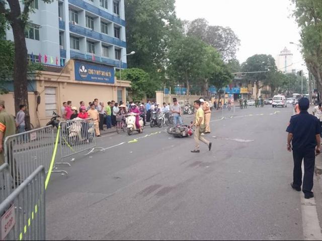 Tin tức trong ngày - Đang đi xe, nam thanh niên bất ngờ ngã ra đường tử vong