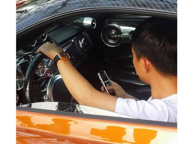 Tư vấn - Minh "Nhựa" khoe video cầm lái Pagani Huayra 80 tỷ đồng