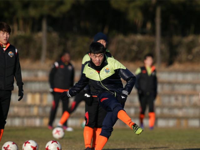 Bóng đá - Xuân Trường trở lại, đá phạt đẹp mắt ghi bàn tại Hàn Quốc