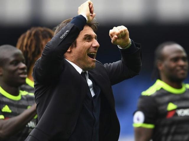 Bóng đá - Chelsea vô địch: Costa khoe thân 6 múi, Conte bị học trò "tấn công"