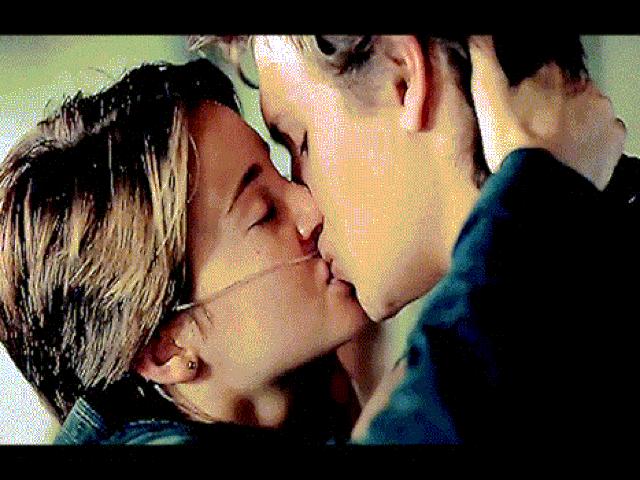 Phim - Những nụ hôn "đốt cháy" màn ảnh: Tuyệt kỹ số 1 của anh chàng nhát gái!