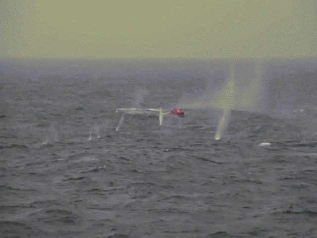 Thế giới - Lính Mỹ bắn trăm phát đạn không hạ nổi chiếc thuyền con