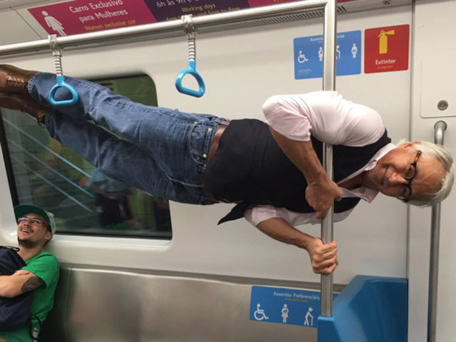 Tranh vui - Đừng có tưởng già mà không... "quậy" nhá!