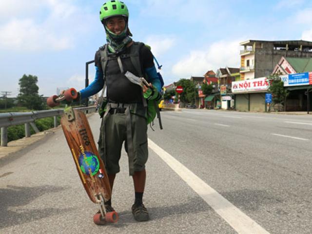 Bạn trẻ - Cuộc sống - Phượt thủ xuyên Việt bằng ván trượt đặt chân tới xứ Nghệ