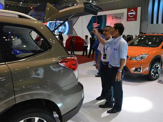 Tin tức ô tô - Ô tô ngoại rộng đường về Việt Nam