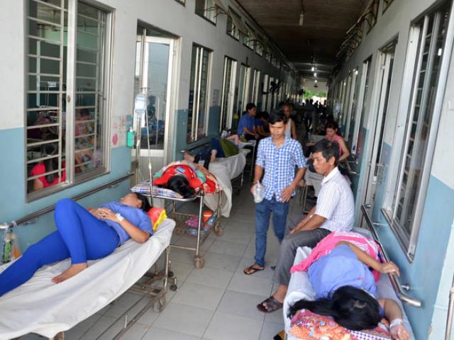 Tin tức trong ngày - Hàng chục công nhân bất ngờ ngất xỉu trong giờ làm việc