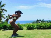 Người mẫu - Hoa hậu - Đi đánh golf thôi mà &quot;hot&quot; thế thì anh em quả là khó tập trung