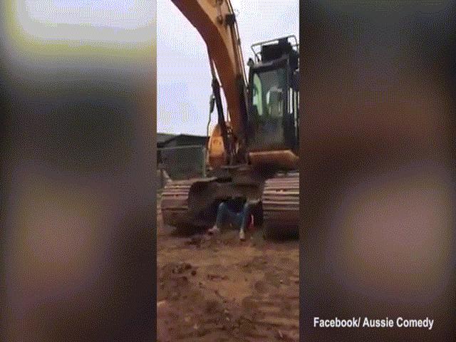 Phi thường - kỳ quặc - Người đàn ông khỏe như voi, nâng máy xúc 30 tấn như nâng tạ