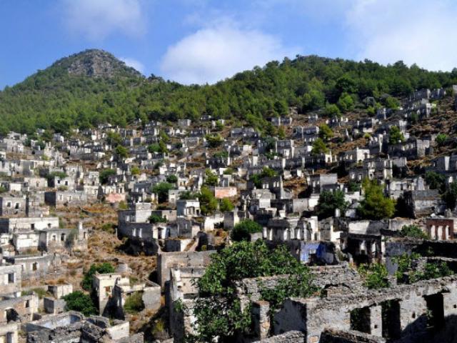 Câu chuyện bí mật về thị trấn “ma” hoang phế ở Thổ Nhĩ kỳ
