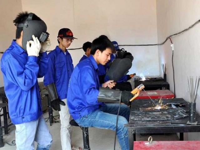 Giáo dục - du học - Lương cử nhân không bằng lương thợ hàn