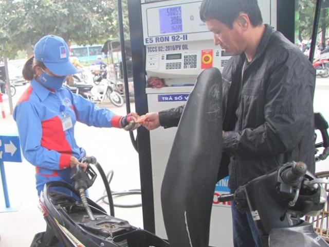 Tin tức trong ngày - Giá xăng dầu đồng loạt giảm từ 15 giờ chiều nay