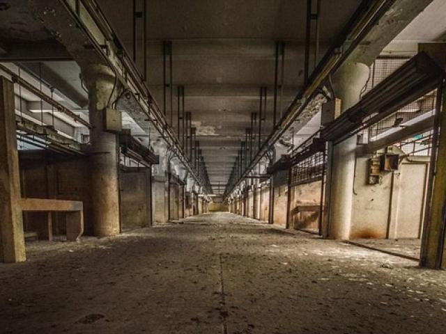 Thế giới - “Khu chợ ma” hoang tàn ở thành phố đắt đỏ nhất thế giới