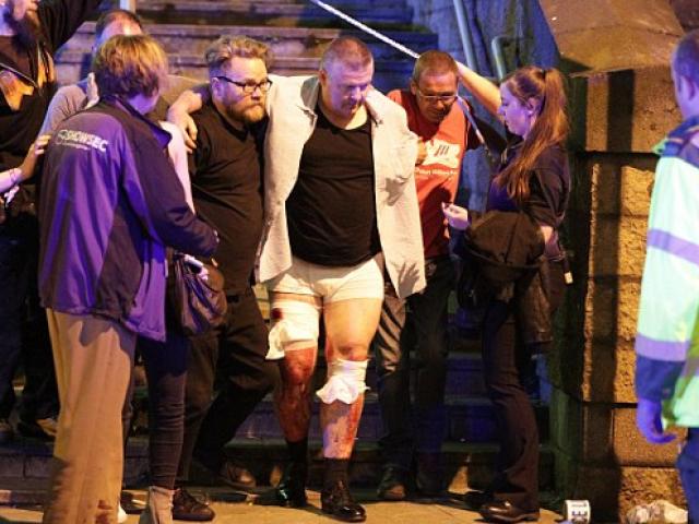 Thế giới - Khủng bố tại sân vận động Anh, 19 người thiệt mạng