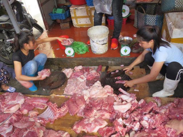 Tin tức trong ngày - “Bắt” giáo viên mua 10kg thịt lợn: Trưởng phòng giáo dục nói gì?